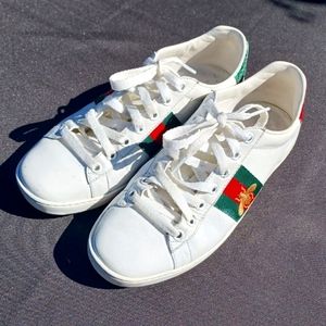 Gucci women Ace sneaker with Bee.